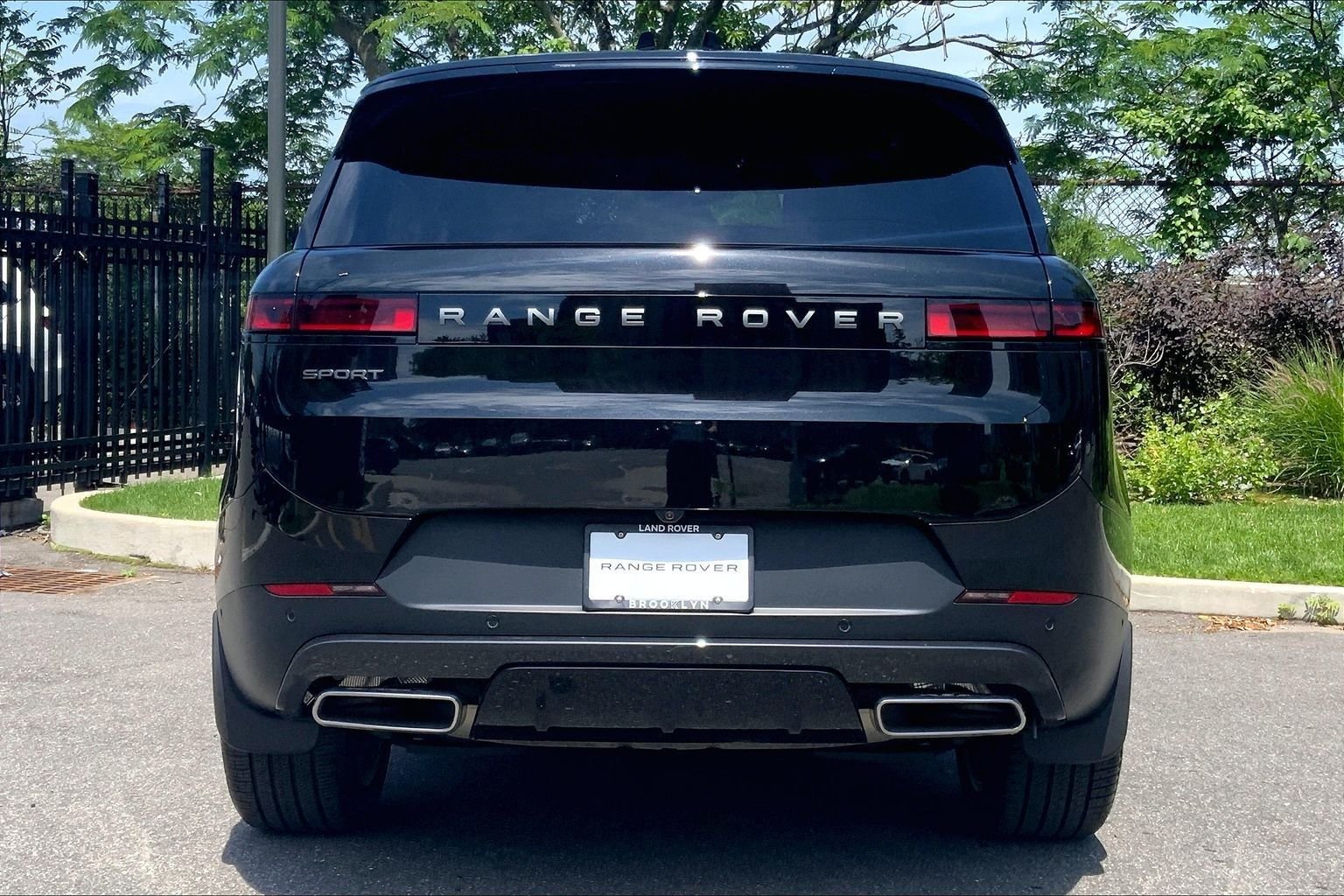 Certified Used 2026 Santorini Black Metallic Land Rover SE image 4