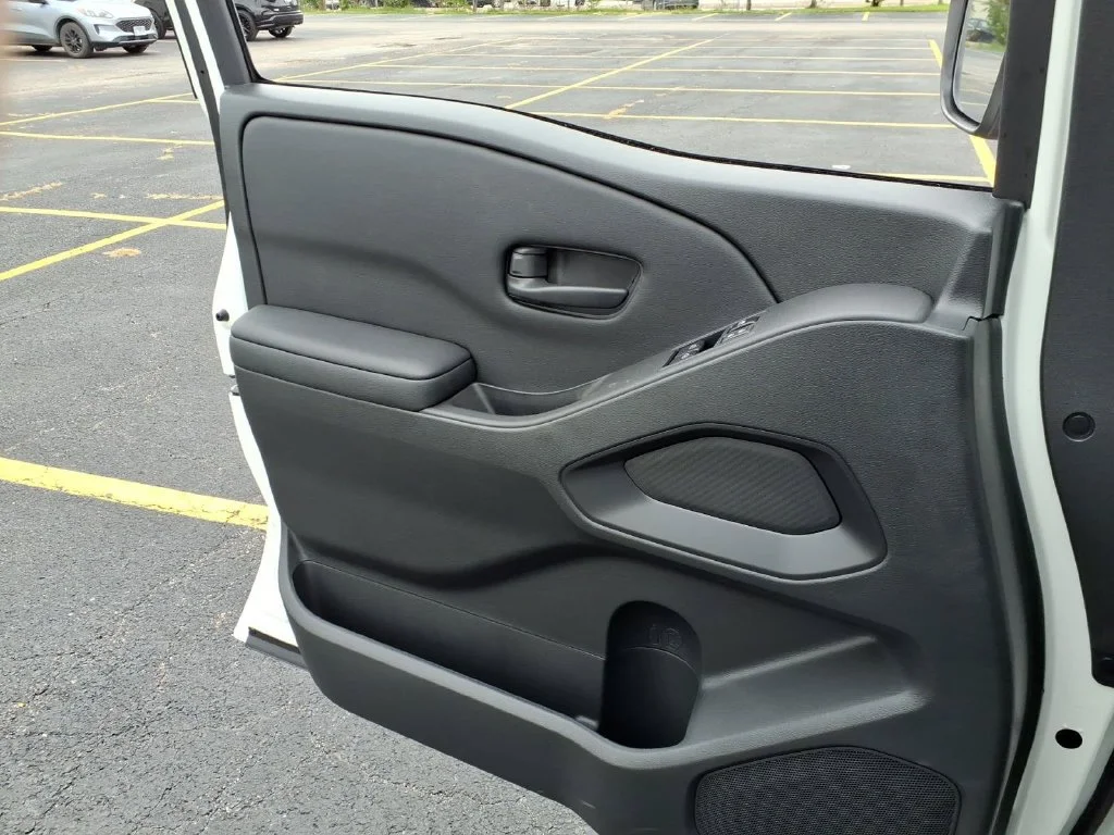 New 2027 Glacier White Nissan King Cab® S image 21