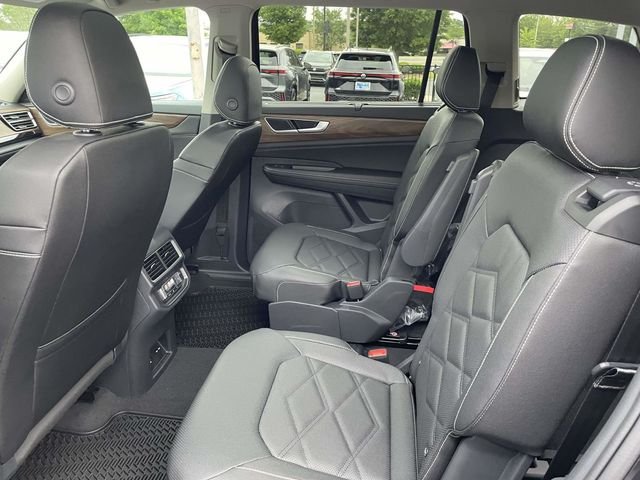 New 2026 Black Volkswagen 2.0T SE w/Technology image 11