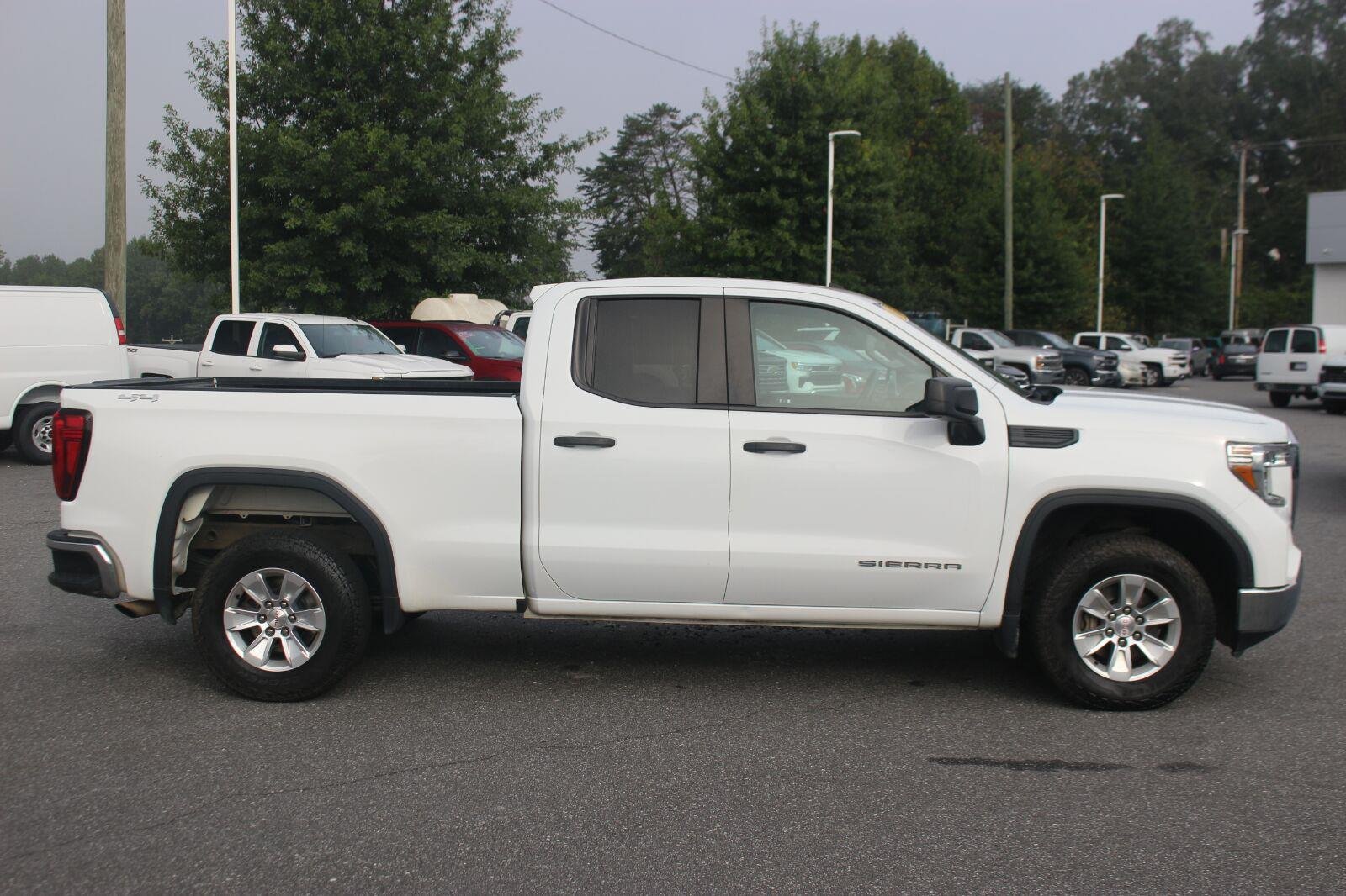Used 2020 SUMMIT WHITE GMC 4WD Double Cab 147" image 8
