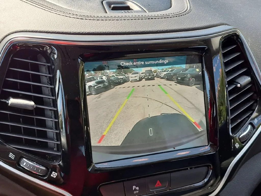 Used 2020 Silver Jeep Limited image 18