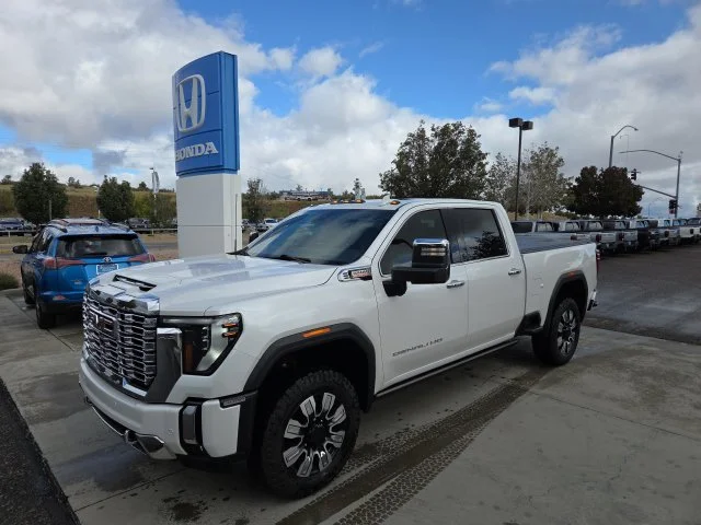Used 2024 White GMC Denali image 1