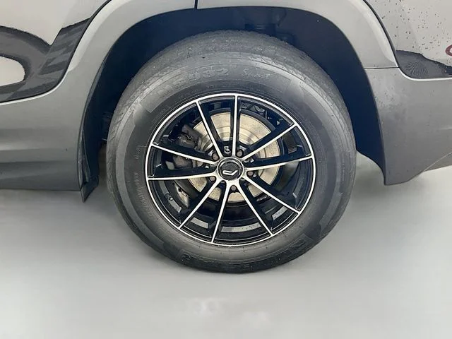 Used 2018 Black GMC SLE image 33