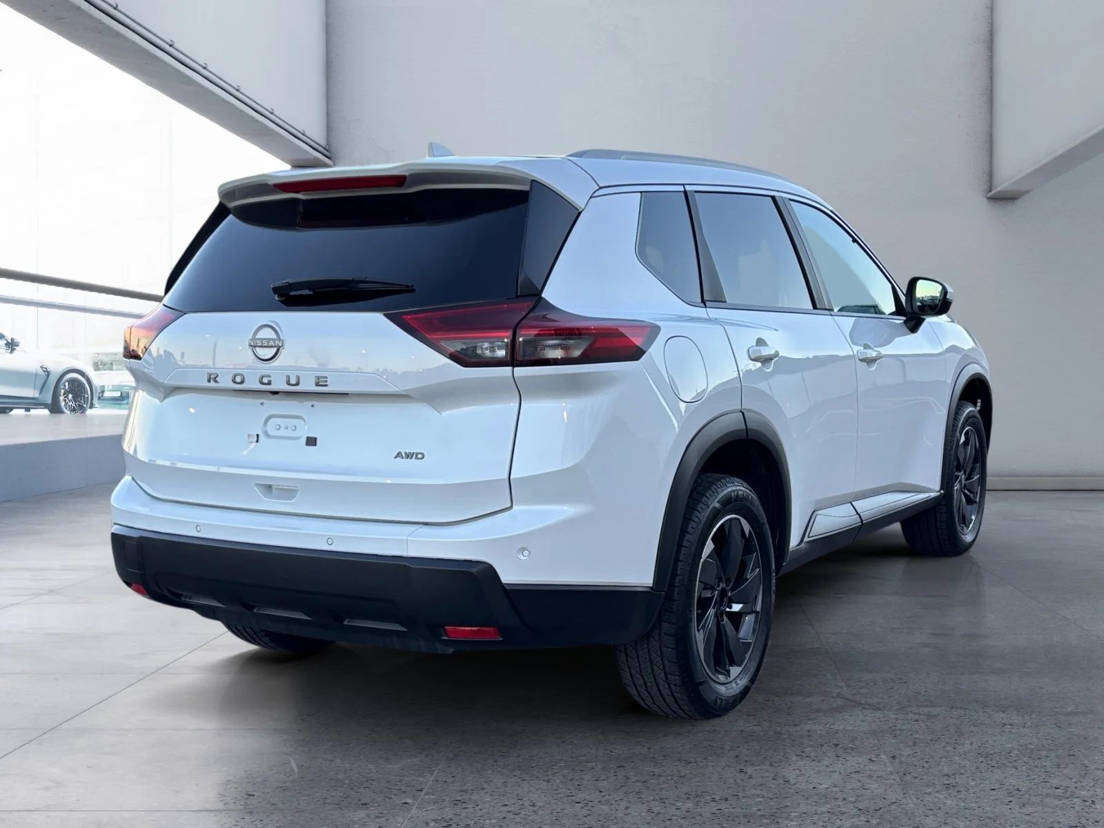 Used 2025 White Nissan SV Moonroof image 5