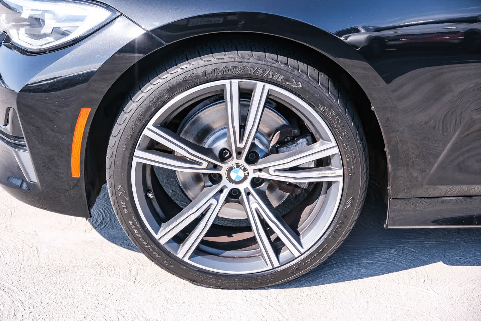 Used 2022 Black Sapphire Metallic BMW 330i image 10