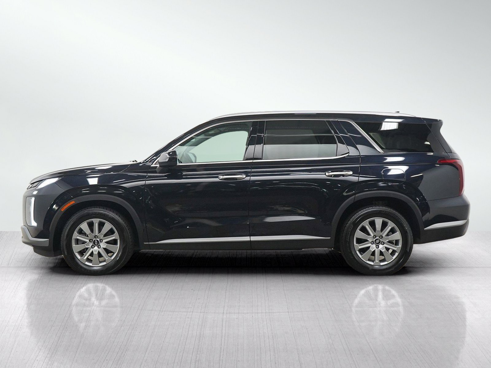 Used 2025 Hyundai Palisade SEL with VIN KM8R2DGE2SU845904 for sale in Minneapolis, Minnesota