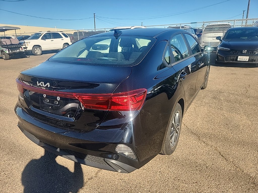 Used 2023 Black Kia LXS image 12