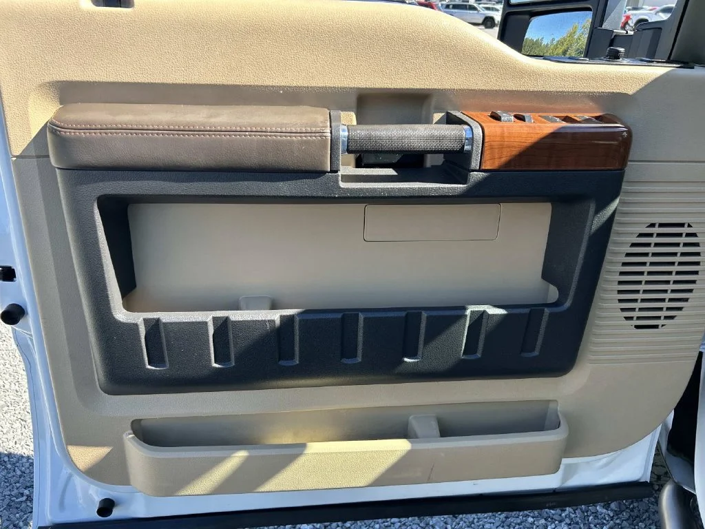 Used 2016 White Ford King Ranch image 44