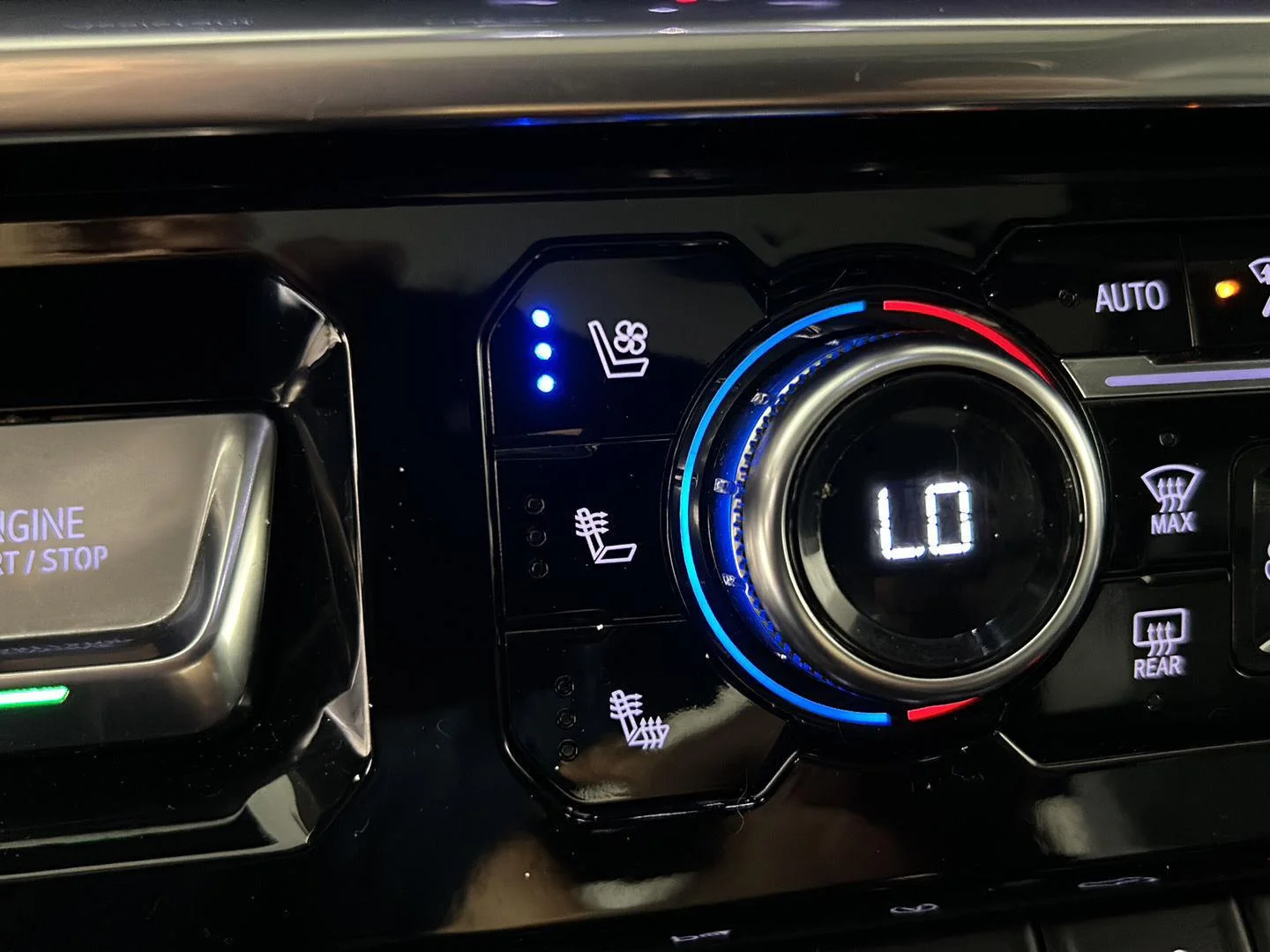 Used 2023 Onyx Black GMC Denali image 32