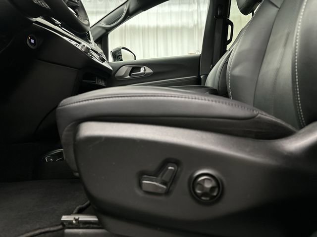 Used 2025 Black Chrysler Select image 18
