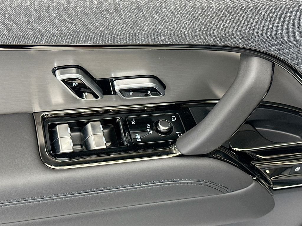 New 2026 Varesine Blue Land Rover Dynamic SE image 22