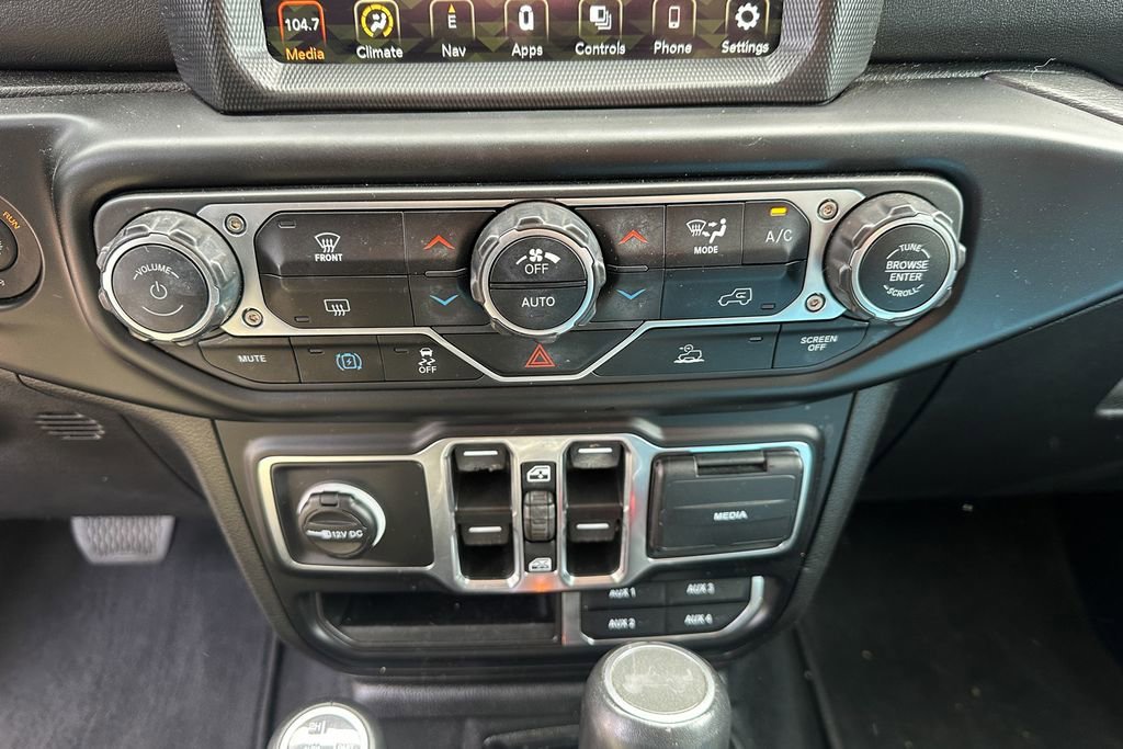 Used 2023 Grey Jeep Sahara image 21