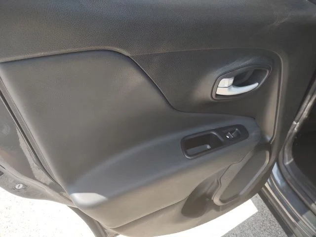 Certified Used 2023 Graphite Gray Jeep Latitude image 17