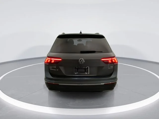Used 2018 Gray Volkswagen 2.0T SEL image 5
