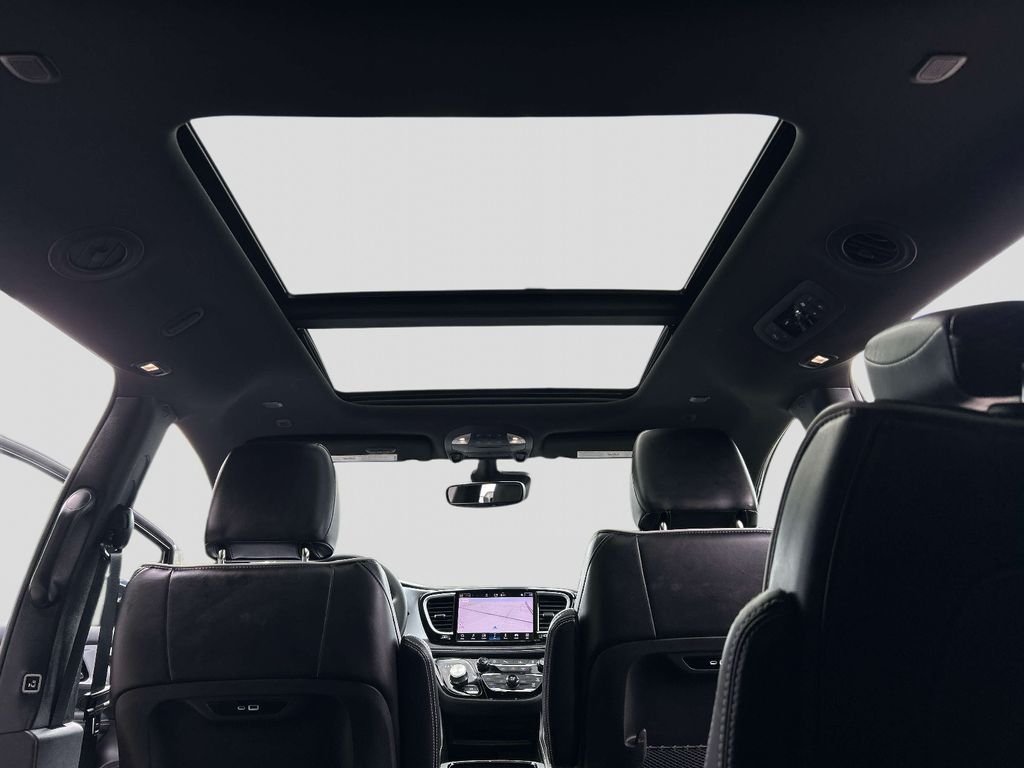 Used 2025 Black Chrysler Limited image 13