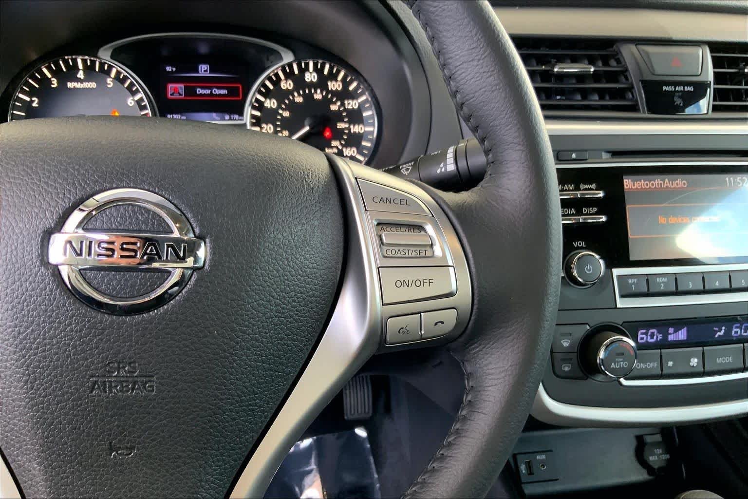 Used 2016 Super Black Nissan 2.5 SV image 25
