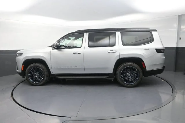 New 2026 Silver-Zynith Exterior Paint Jeep 85th Anniversary Edition image 5