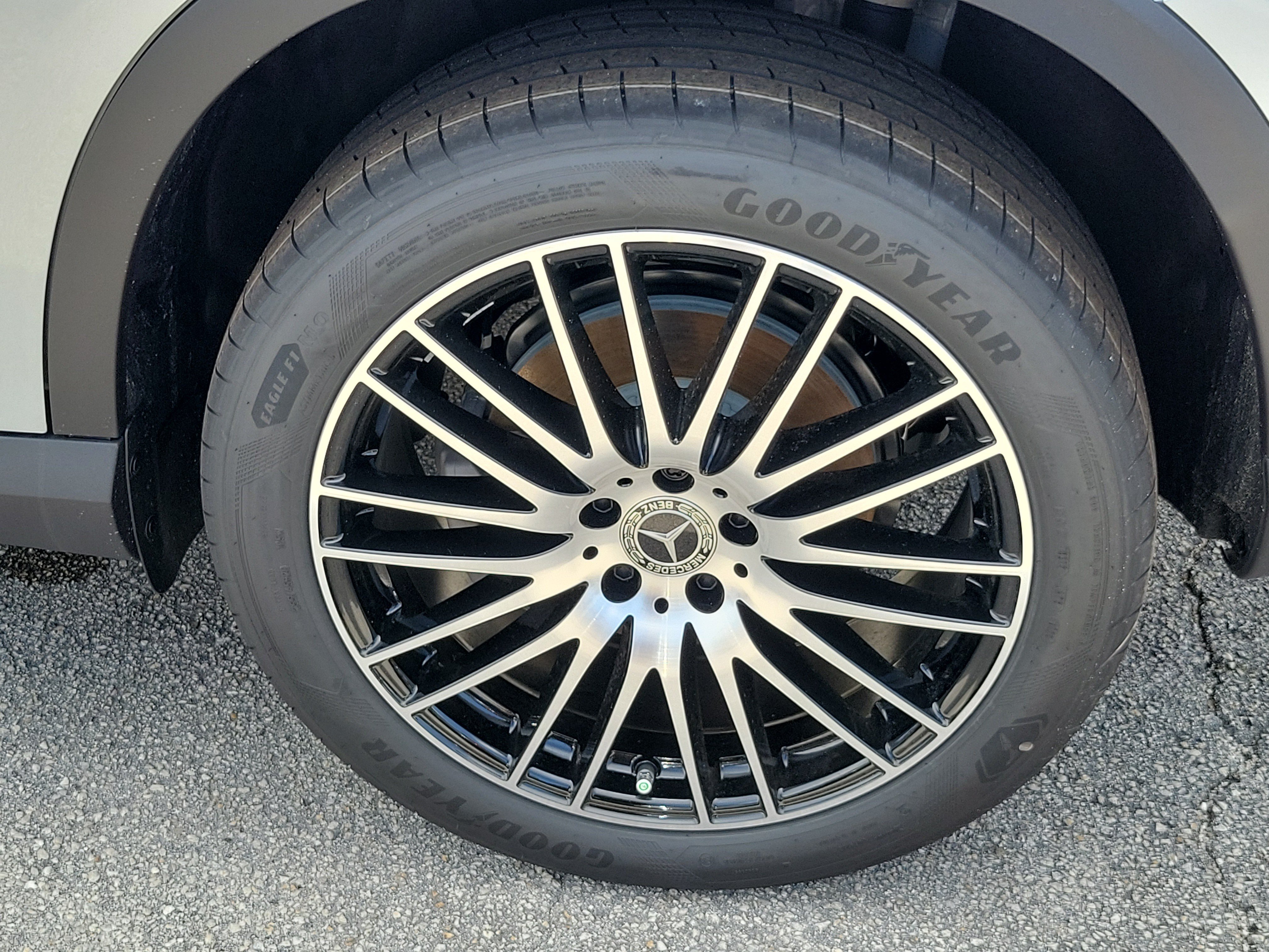 New 2026 Cirrus Silver Metallic Mercedes-Benz GLC 300 image 38