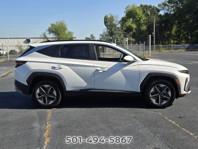 Used 2025 White Hyundai SEL image 6