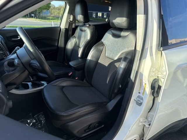 Used 2018 White Clearcoat Jeep Latitude image 10