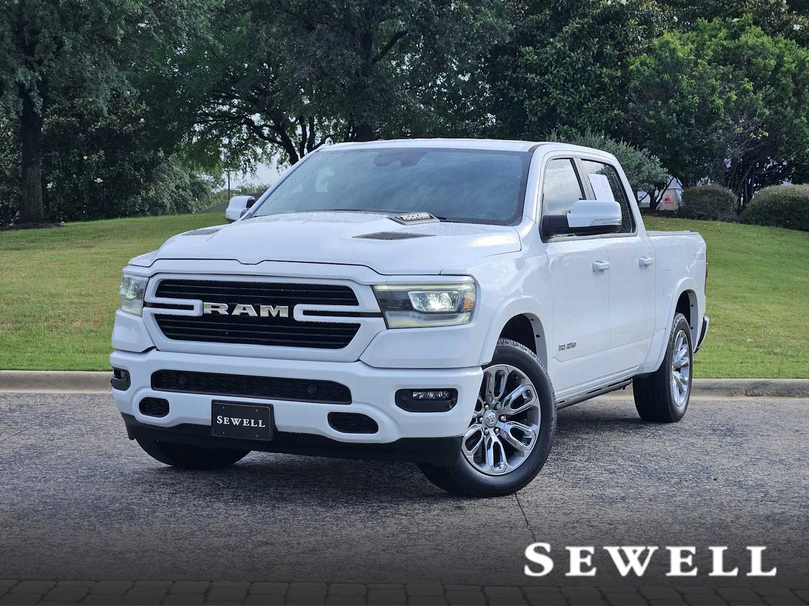 2021 RAM 1500 Laramie 4x4 Crew Cab 5'7's photo