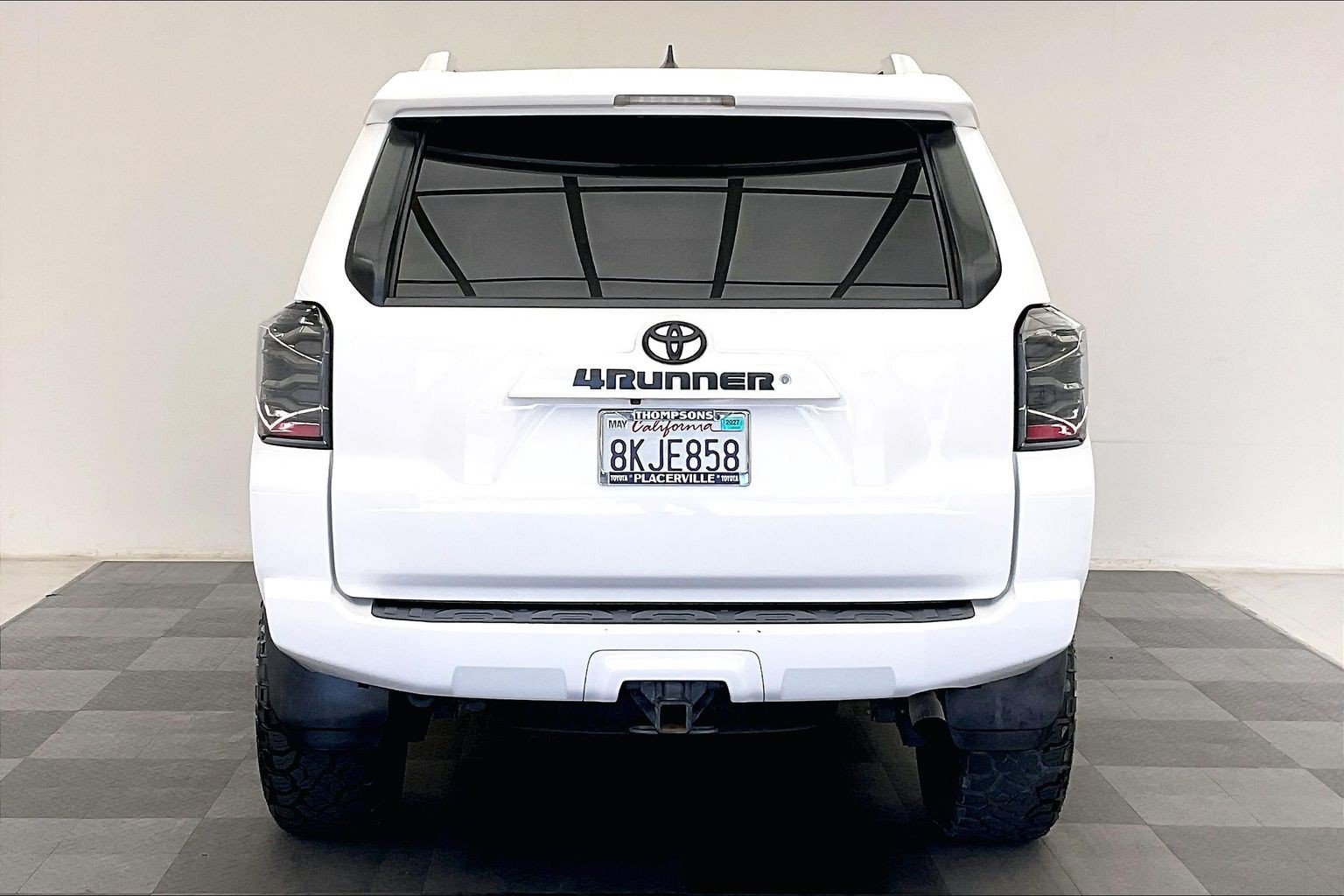 Used 2018 Super White Toyota SR5 image 3