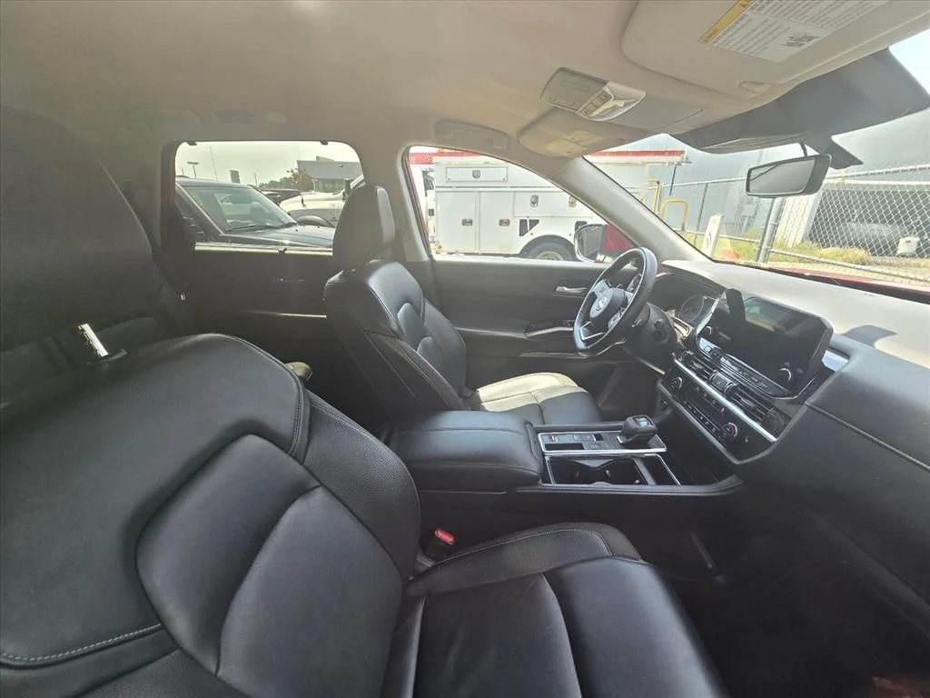 Used 2024 Red Nissan SL image 9