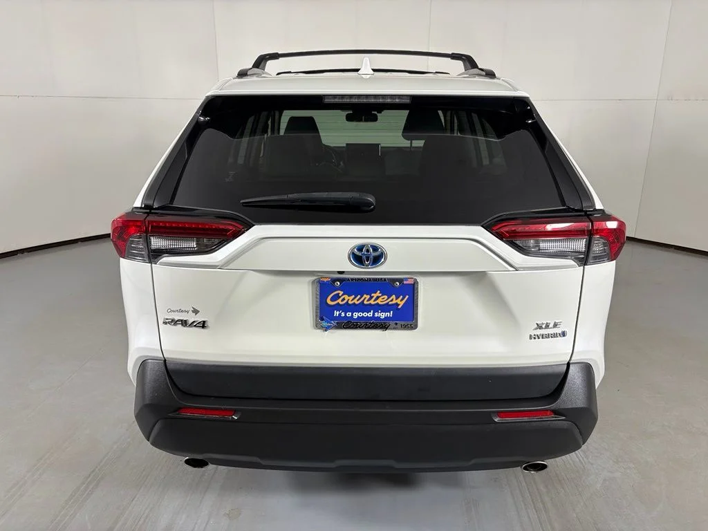 Used 2021 White Toyota XLE Premium image 7