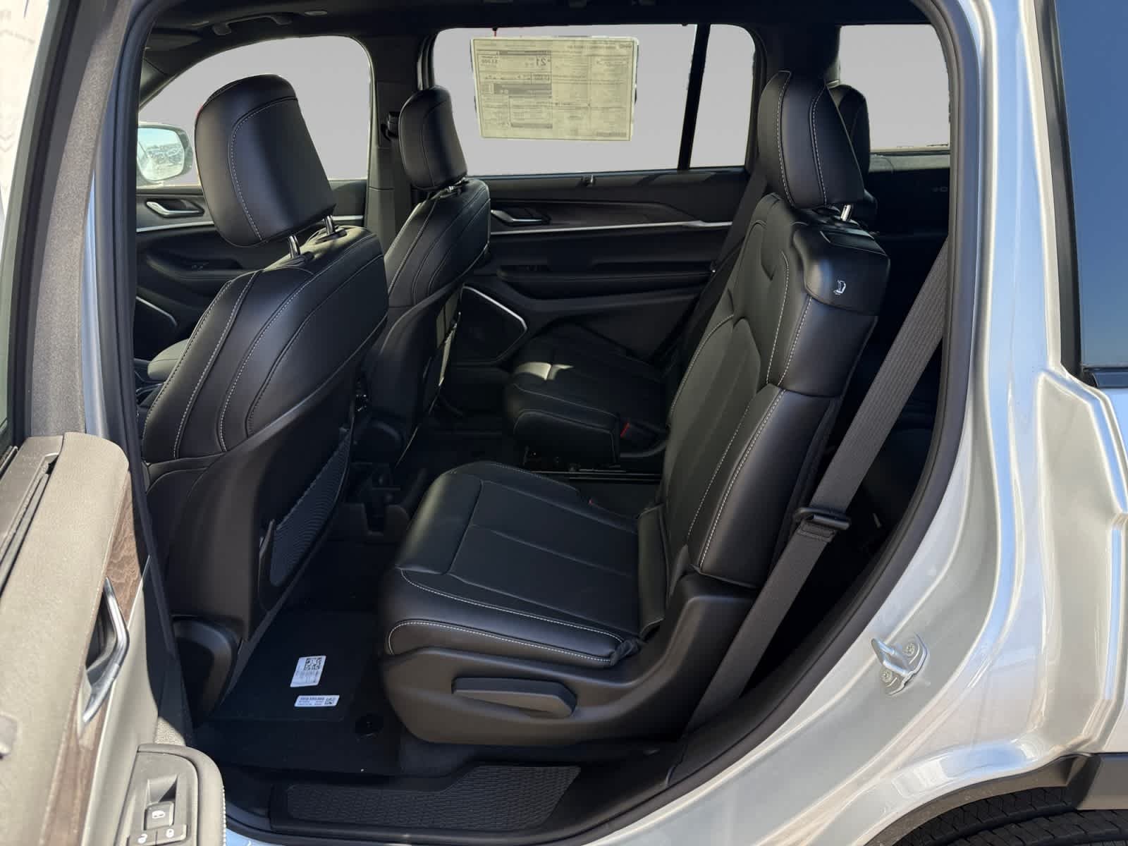 New 2025 Silver Zynith Exterior Paint Jeep Limited image 13