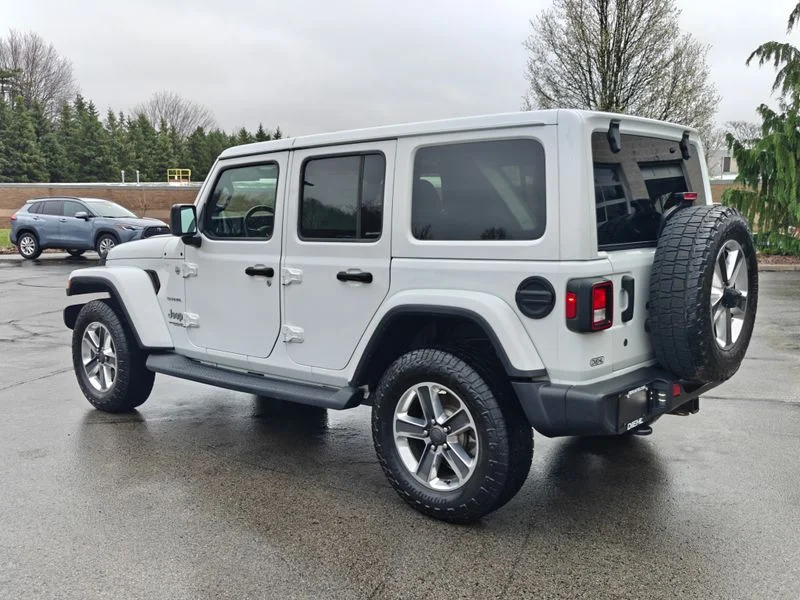 Used 2019 White Jeep Unlimited Sahara image 7