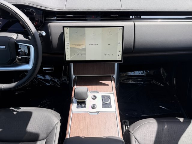 New 2027 Fuji White Land Rover SE image 15