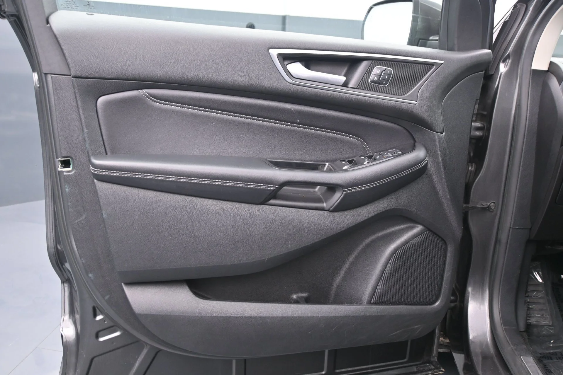 Used 2015  Ford 4D WAGON TITANIUM AWD image 18
