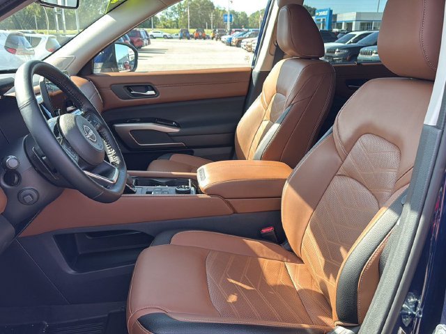 Used 2025 Blue Nissan Platinum image 13