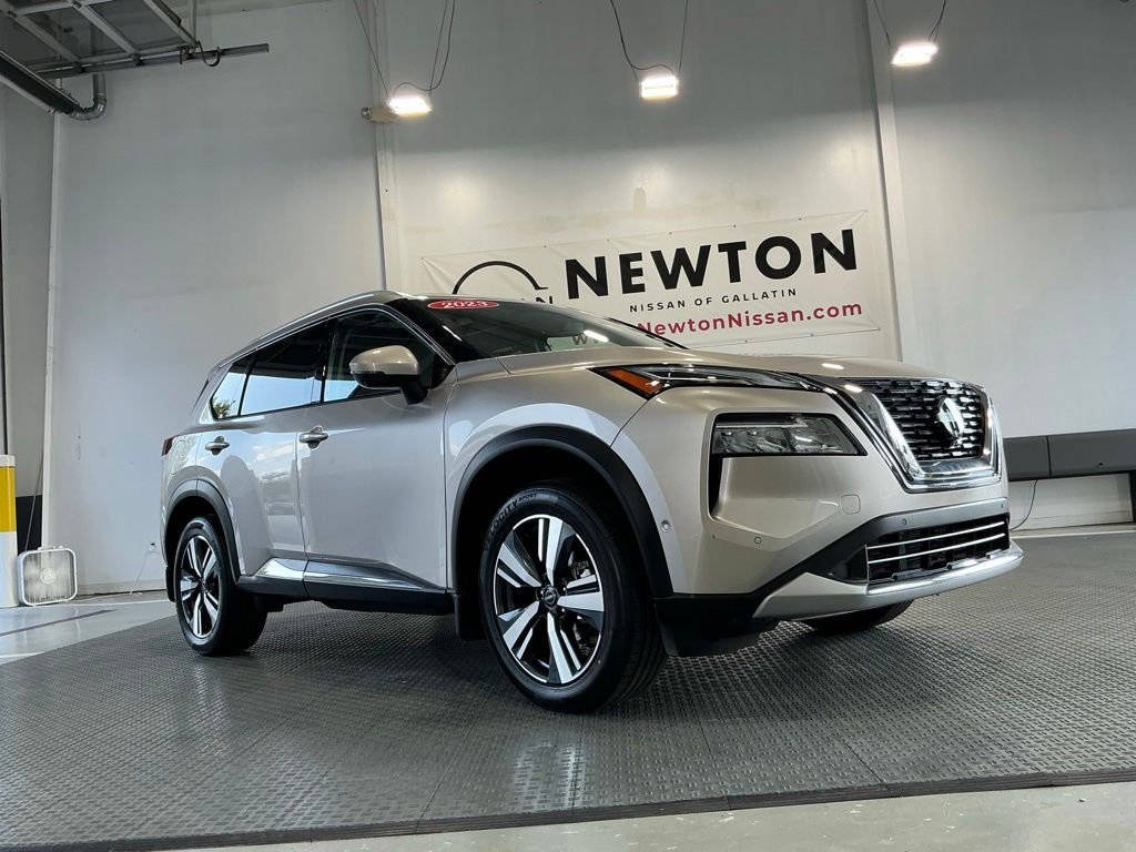 Used 2023 Gold Nissan Platinum image 27