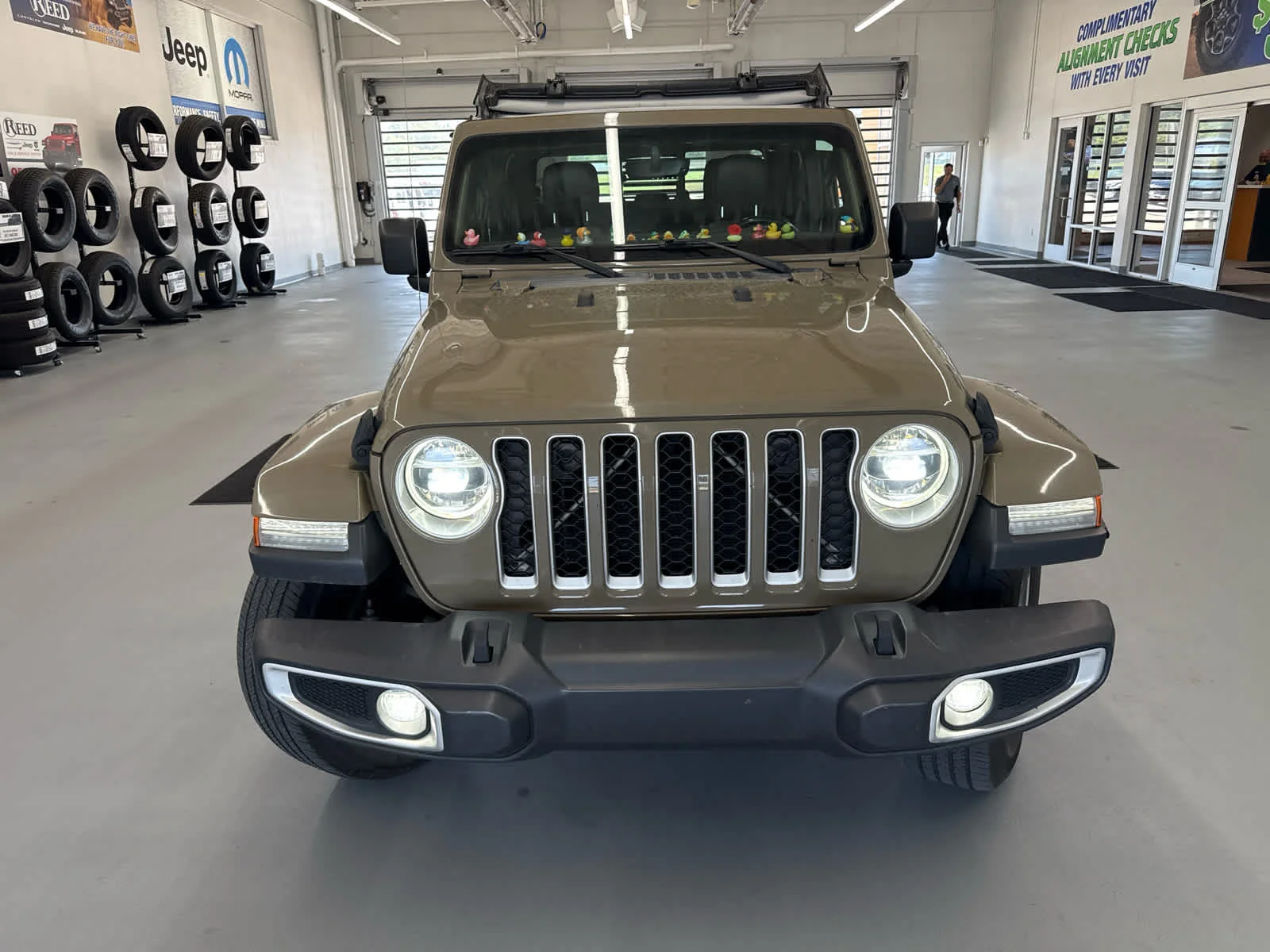 Used 2020 Jeep Gladiator Overland with VIN 1C6HJTFG1LL170769 for sale in Kansas City