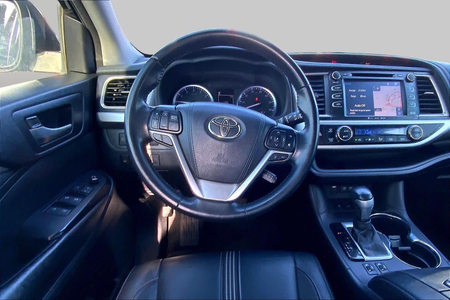 Used 2018 Midnight Black Metallic Toyota XLE image 6