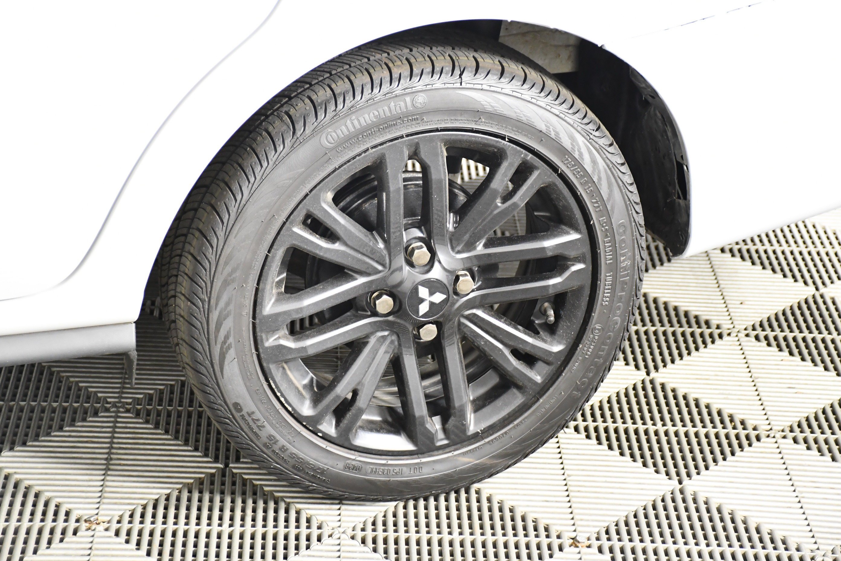 Used 2022 White Mitsubishi Black Edition image 48