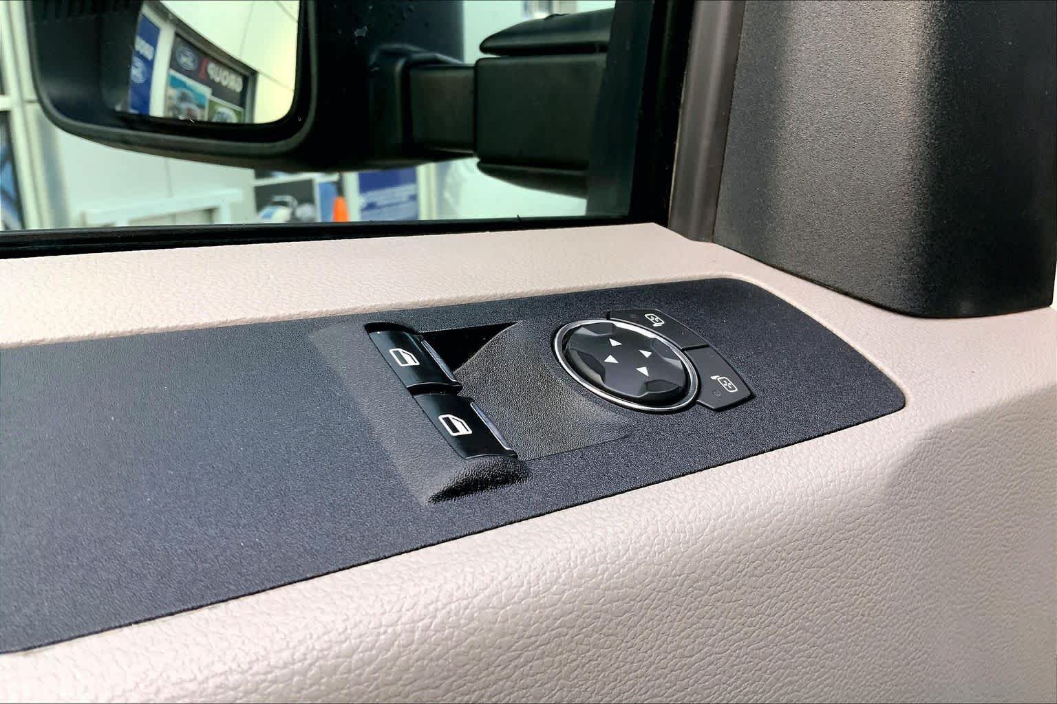 Used 2018 Oxford White Ford F-350 SRW Pickup XL image 31