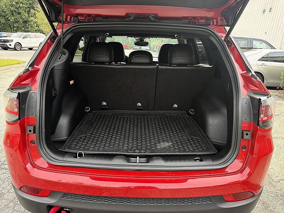 Used 2023 Redline Pearlcoat Jeep Trailhawk image 23