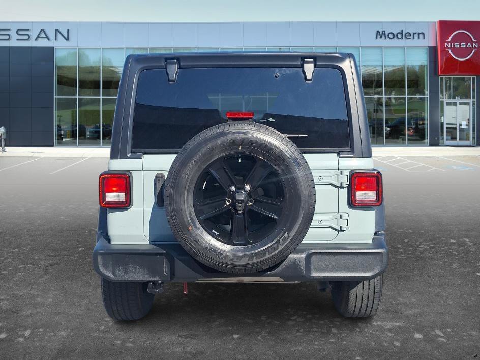 Used 2023 Earl Clearcoat Jeep Sport Altitude image 24