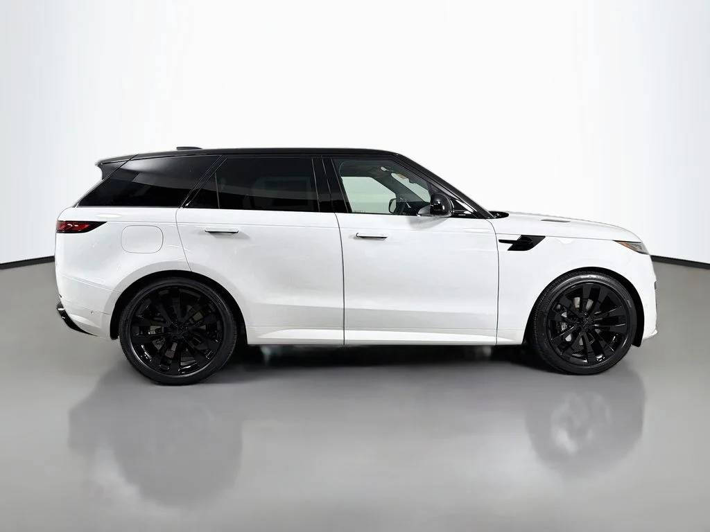 New 2026 Fuji White Land Rover Dynamic SE image 4