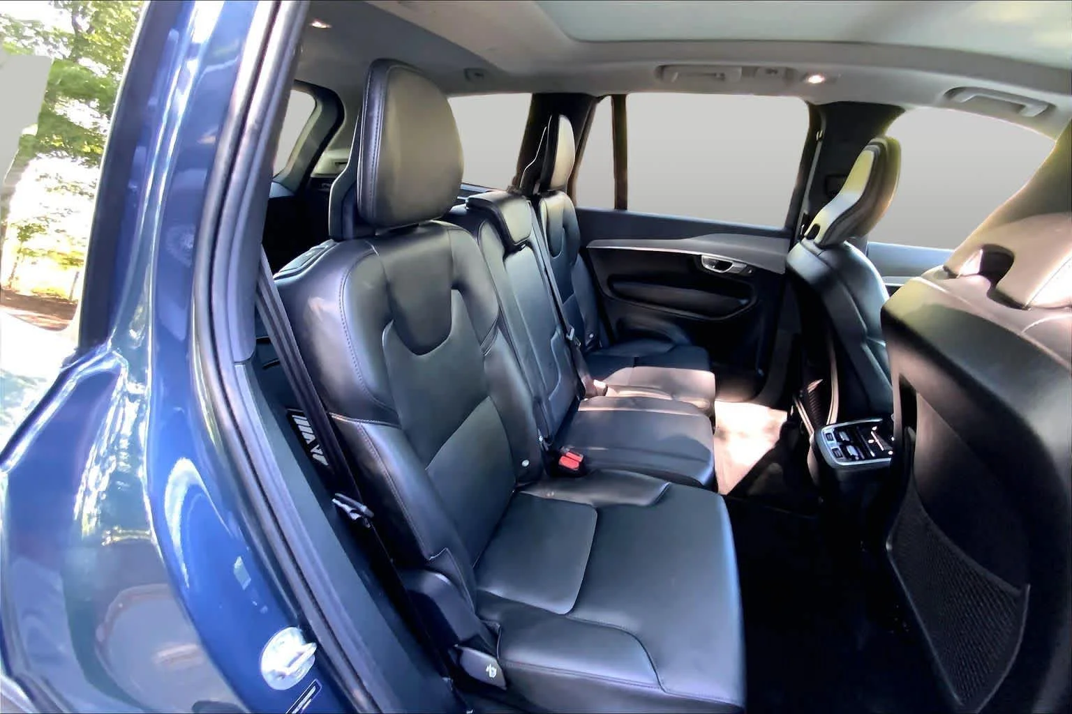 Used 2024 Denim Blue Metallic Volvo Core Bright Theme image 19