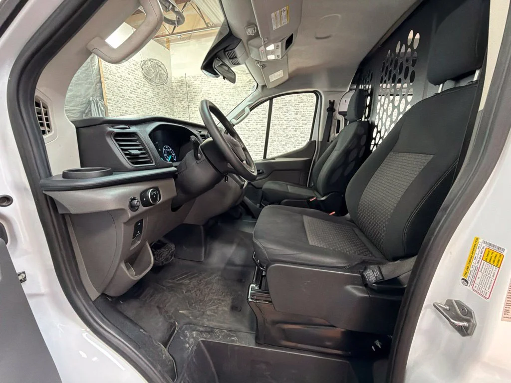Used 2025 Oxford White Ford Base image 17