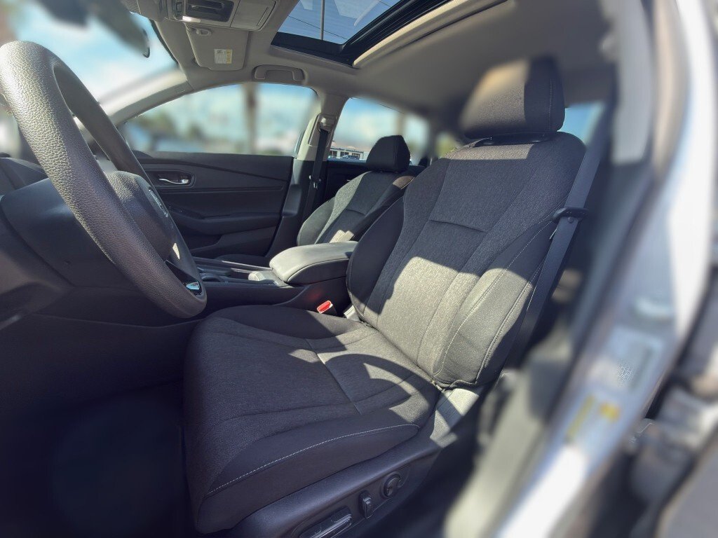 Used 2025 Solar Silver Metallic Honda SE image 10