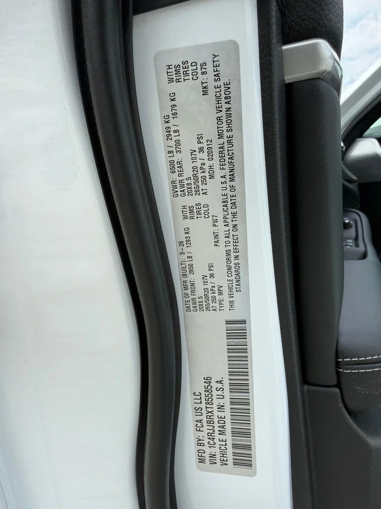 New 2026 Bright White Clear-Coat Exterior Paint Jeep Limited image 31