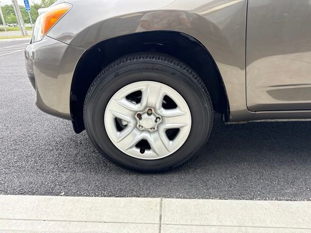 Used 2011 Brown Toyota Base image 9