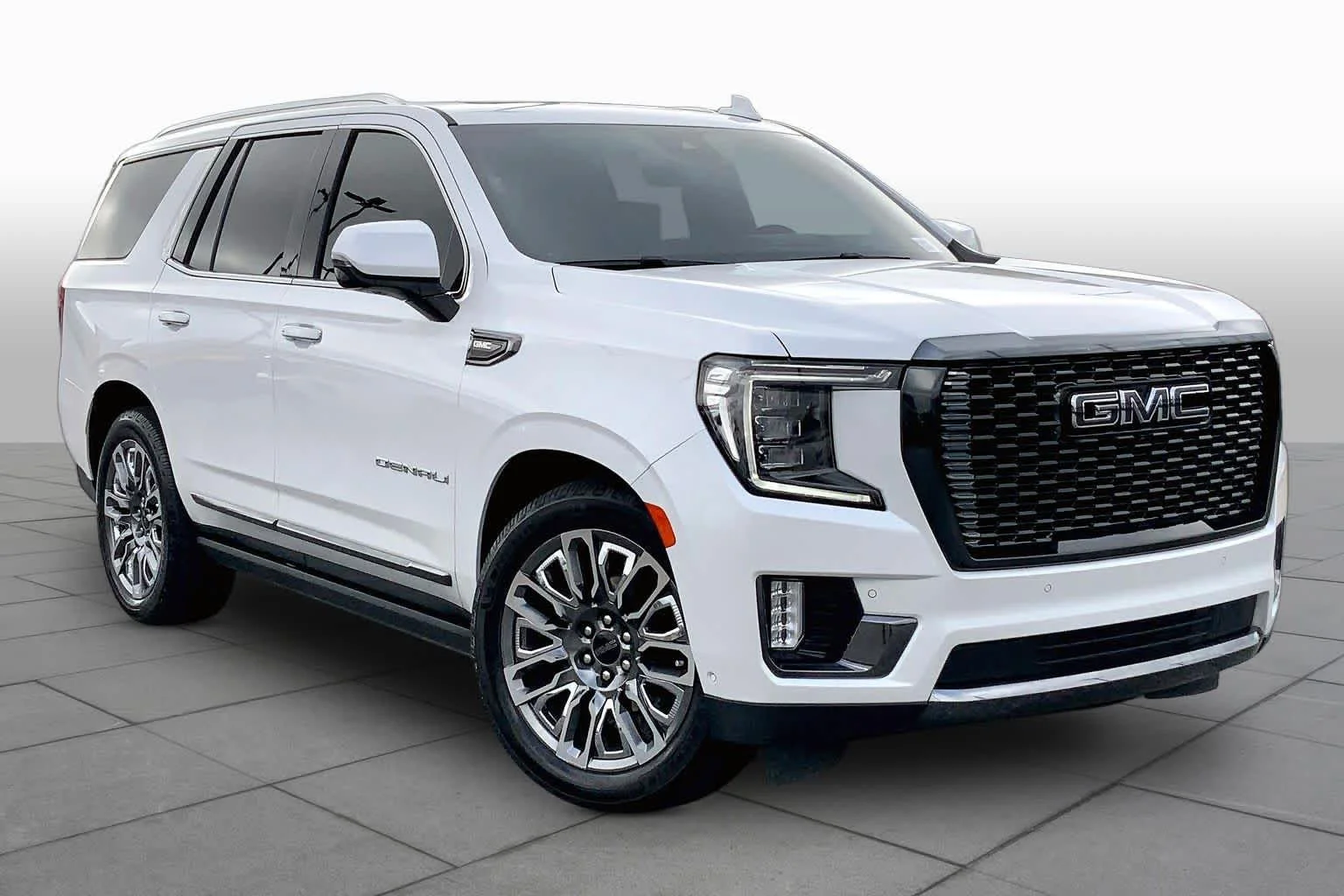 Certified Used 2023 White Frost Tricoat GMC Denali Ultimate image 3