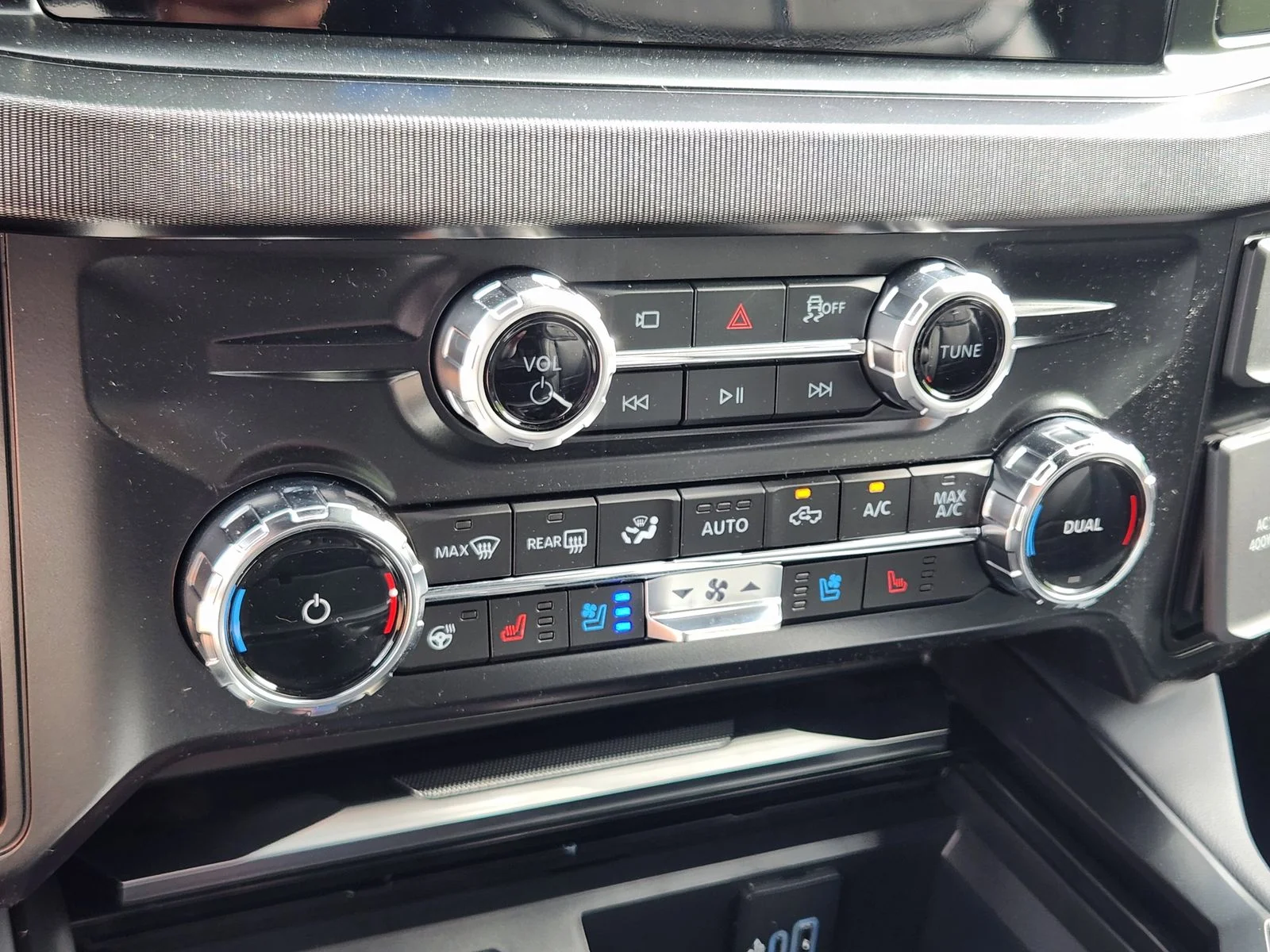 New 2026 Star White Metallic Tri-Coat Ford F-250® Platinum® image 14