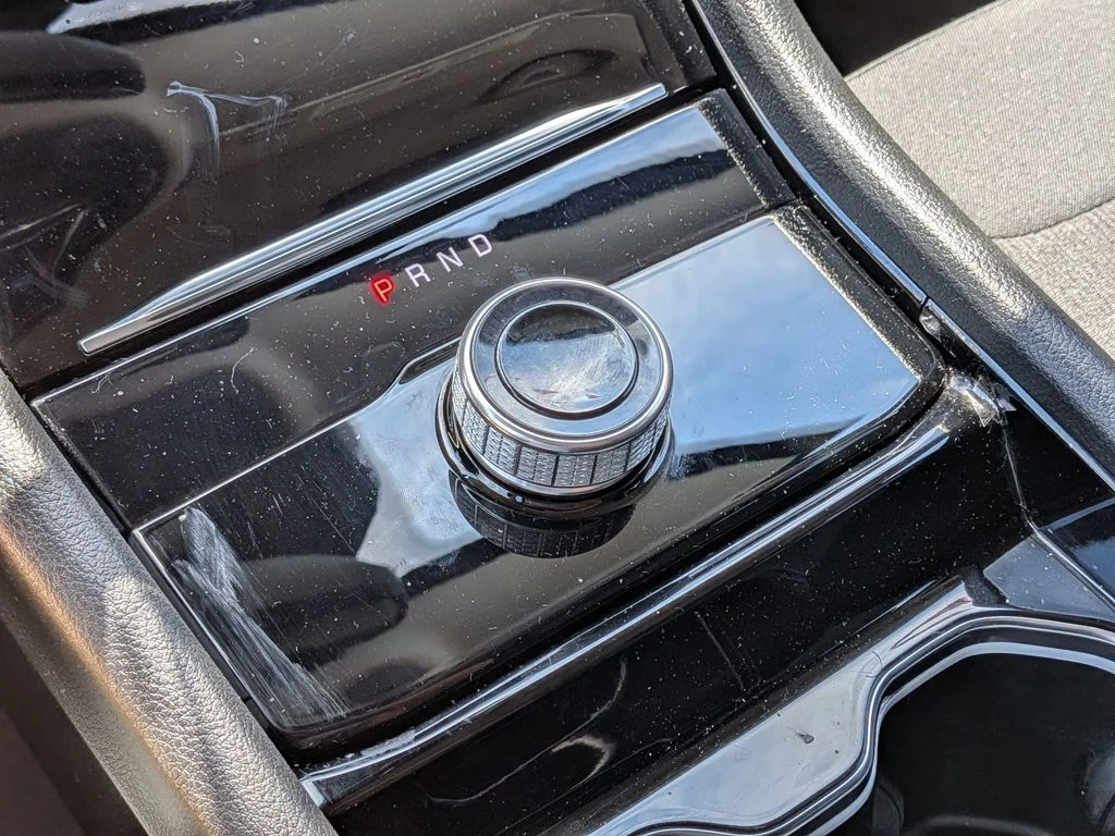 Used 2023 White Jeep Laredo image 16
