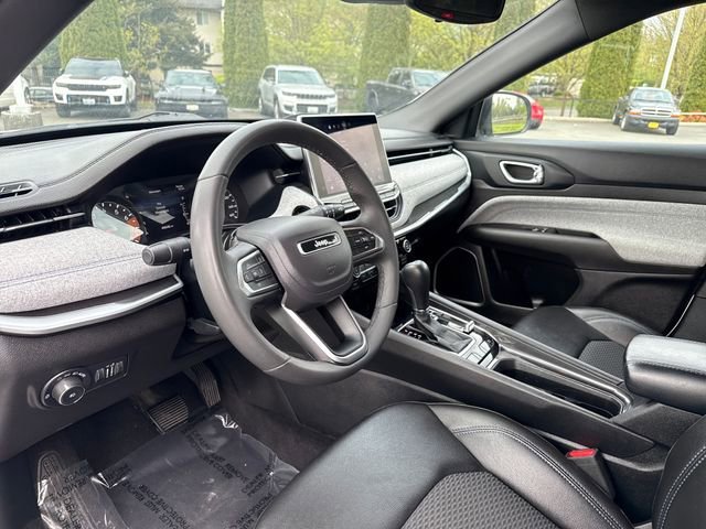 Used 2024 Bright White Clearcoat Jeep Latitude image 18